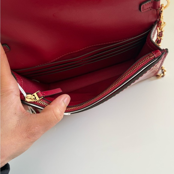 NWT. TORY BURCH BRITTEN SMOOTH CHAIN
WALLET W. WRISTLET CROSSBODY BARTLETT RED - Picture 10 of 15